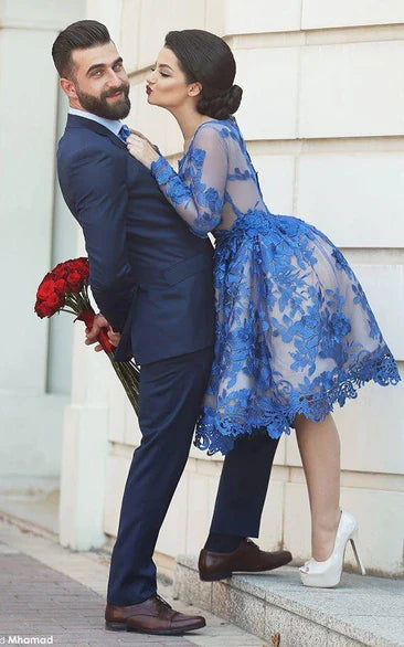 Zart besticktes Ballkleid mit langen Ärmeln