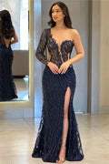 Meerjungfrauen-Abendkleid mit einem Träger, einem langen Ärmel, rückenfrei und mit Applikationen