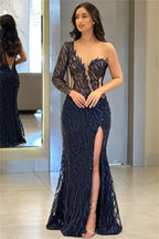 Meerjungfrauen-Abendkleid mit einem Träger, einem langen Ärmel, rückenfrei und mit Applikationen