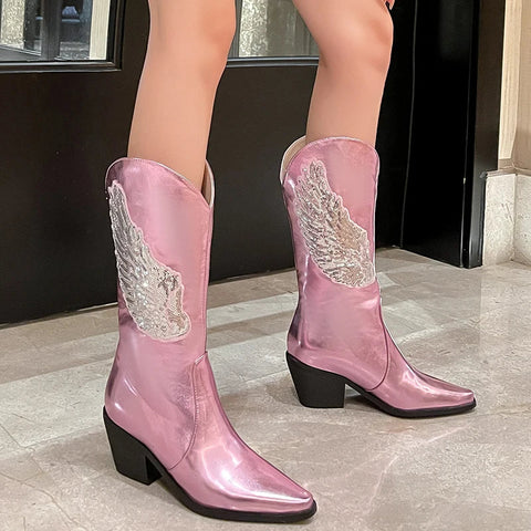- Botas de mujer de talla grande con diseño de alas de ángel brillantes, lentejuelas, de longitud media, punta estrecha, tacones gruesos y cónicos, botines de baile sin cordones, color plateado 