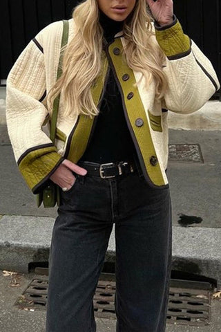 Langärmliger Baumwollmantel mit kontrastierenden Taschen und Knöpfen 