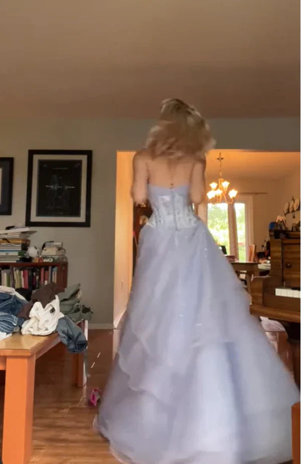 Bezauberndes Eis Trägerloses Spitzenballkleid