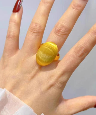 Anillos modernos en forma de huevo de paloma de oro amarillo de 14 quilates 