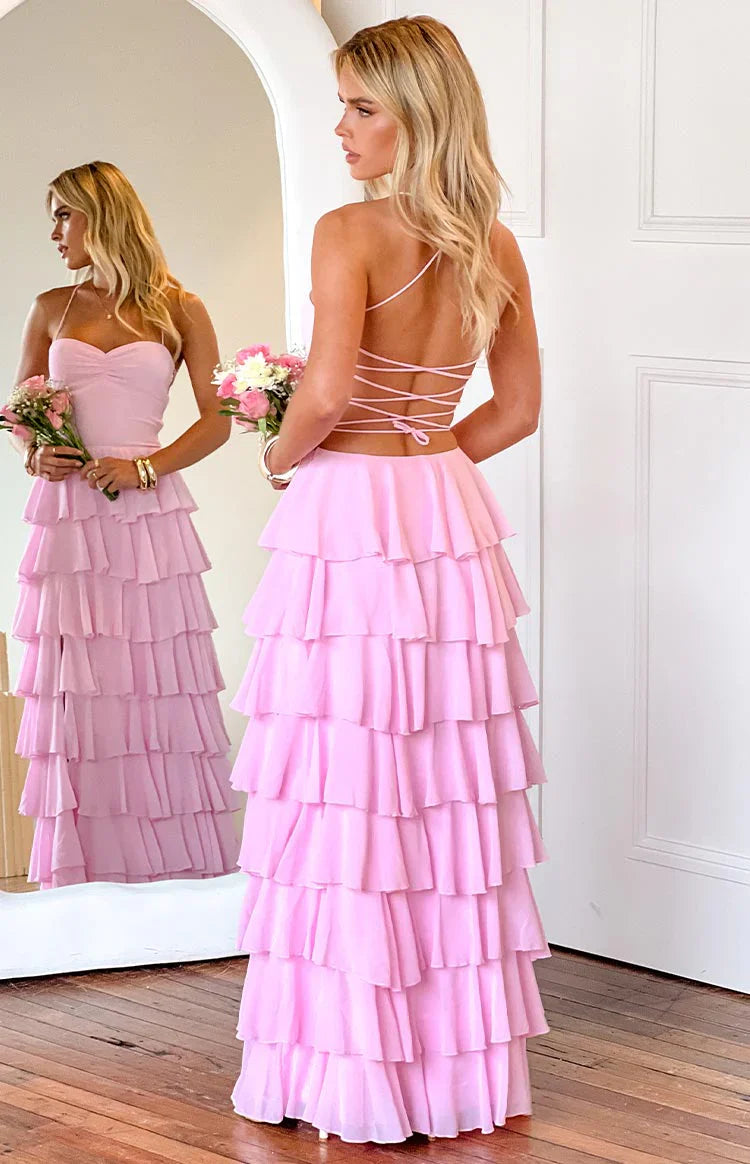 Vestido de fiesta de gasa con escote plisado, volantes escalonados y abertura alta