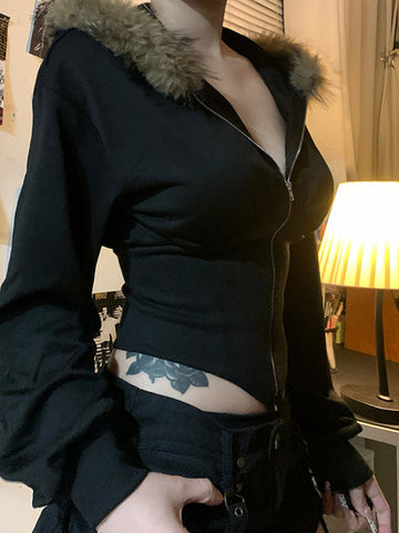 Abrigo negro con cuello de piel Y2k y costuras irregulares 