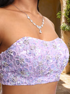 Zweiteiliges, perlenbesetztes A-Linien-Abendkleid mit Herzausschnitt, Schleife und Schlitz. 
