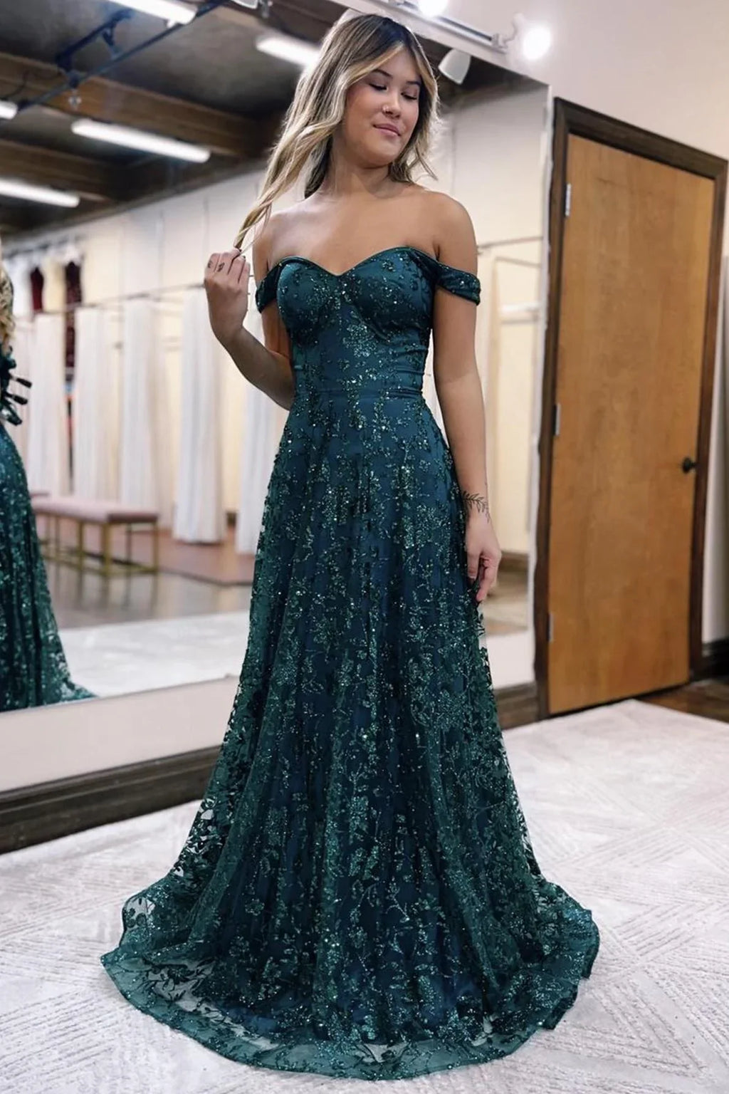 Vestido de Noche Largo de Sirena con Brillantina y Hombros Descubiertos