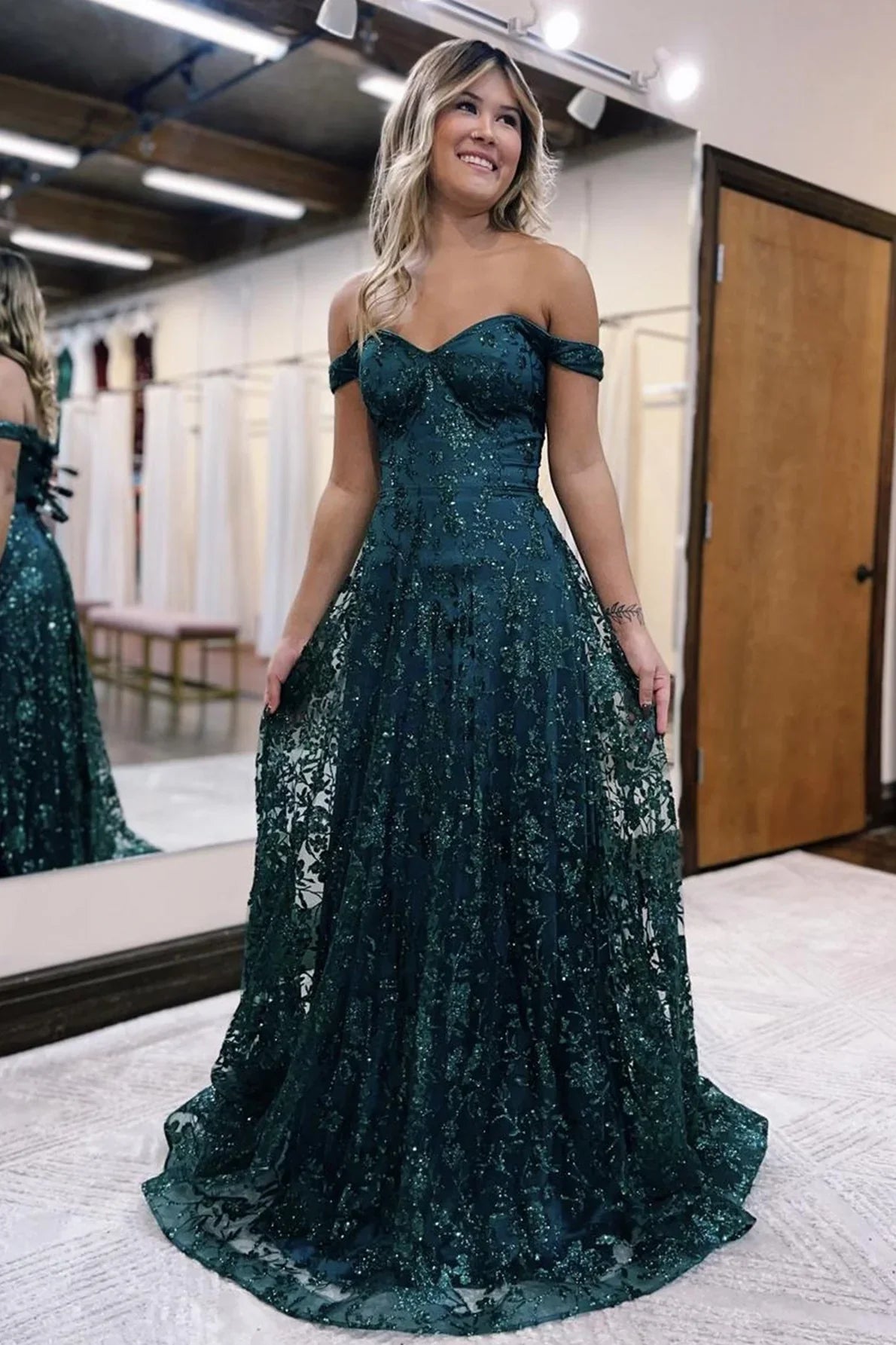Vestido de Noche Largo de Sirena con Brillantina y Hombros Descubiertos