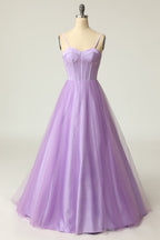 Vestido de fiesta largo morado claro con tirantes finos y corte en A