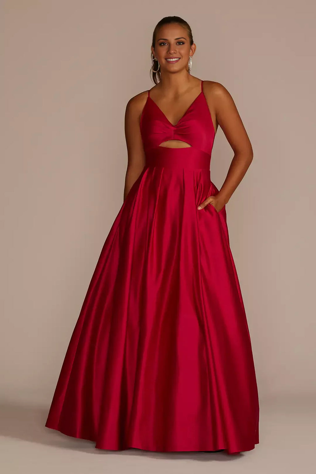 Ballkleid mit V-Ausschnitt, rückenfreiem Design, ärmellos, mit dünnen Schulterträgern und bodenlang 