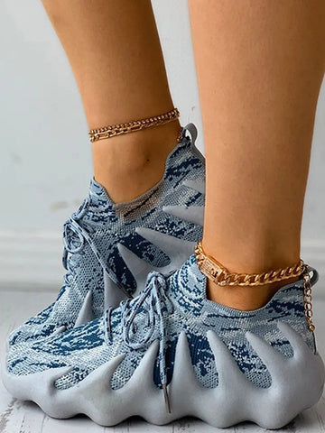 Atmungsaktive Sneakers aus Strick mit Schnürung 