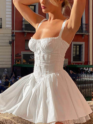 Minivestido de encaje con dobladillo en forma de A 