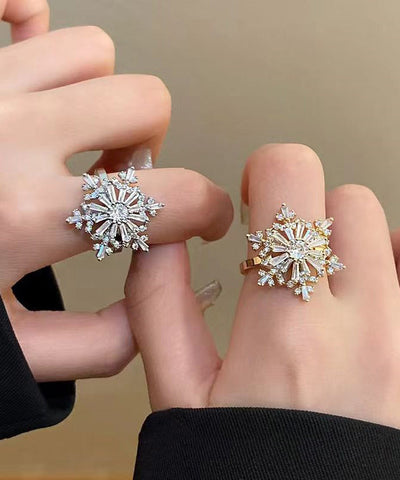 Elegante conjunto de dos anillos de copo de nieve de cobre y circonita 
