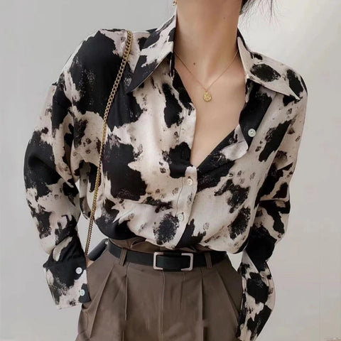 Blusa de manga larga con botones y estampado de vaca 