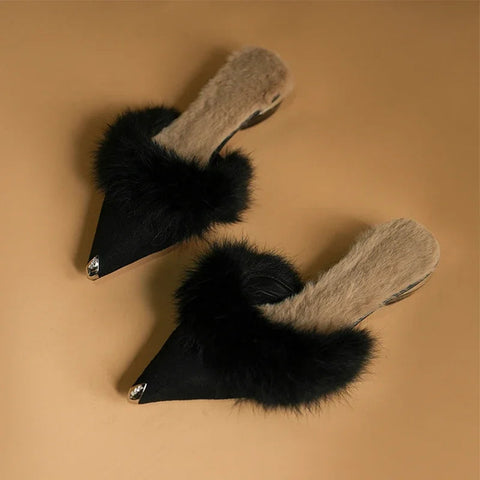 Zapatillas gruesas y sexys para mujer, zapatos de piel con punta puntiaguda, moda de invierno 2024, botas cortas de terciopelo con tira trasera para fiesta, calzado femenino 
