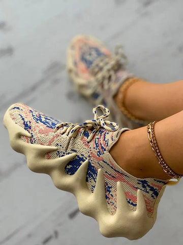 Atmungsaktive Sneakers aus Strick mit Schnürung 