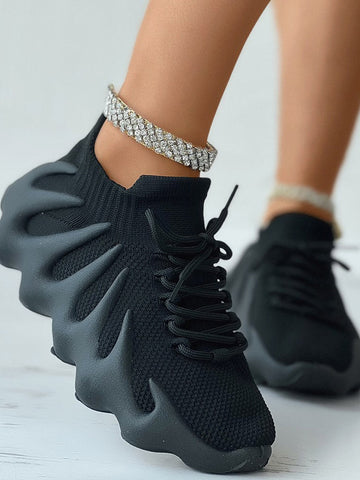 Atmungsaktive Sneakers aus Strick mit Schnürung 