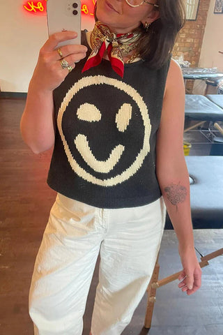 Camiseta sin mangas suelta y versátil con estampado único de cara feliz 