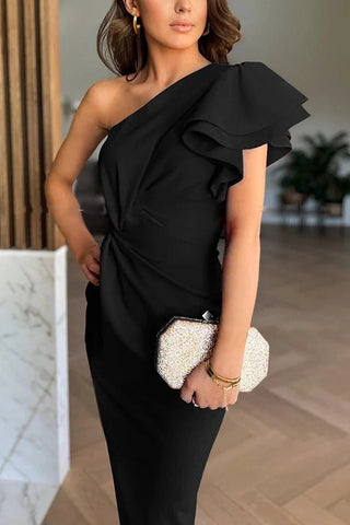 Vestido largo Saona con un solo hombro, mangas con volantes escalonados, abertura asimétrica y giro 