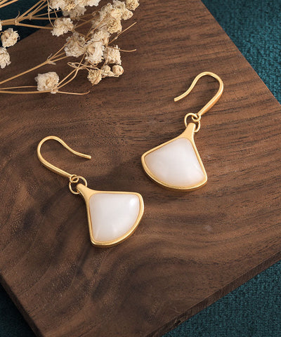 Elegantes pendientes colgantes de jade blanco antiguo en forma de abanico 