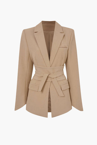 Blazer básico con cinturón y solapa con muesca en color liso 