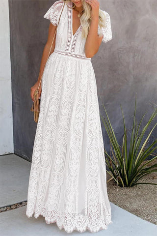 Maxikleid mit Spitze und V-Ausschnitt und Flatterärmeln 