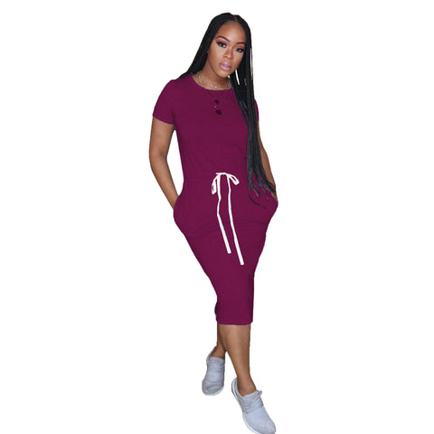 Vestido midi básico de color liso con cintura elástica y manga corta: vestido cómodo y elegante para mujer. 