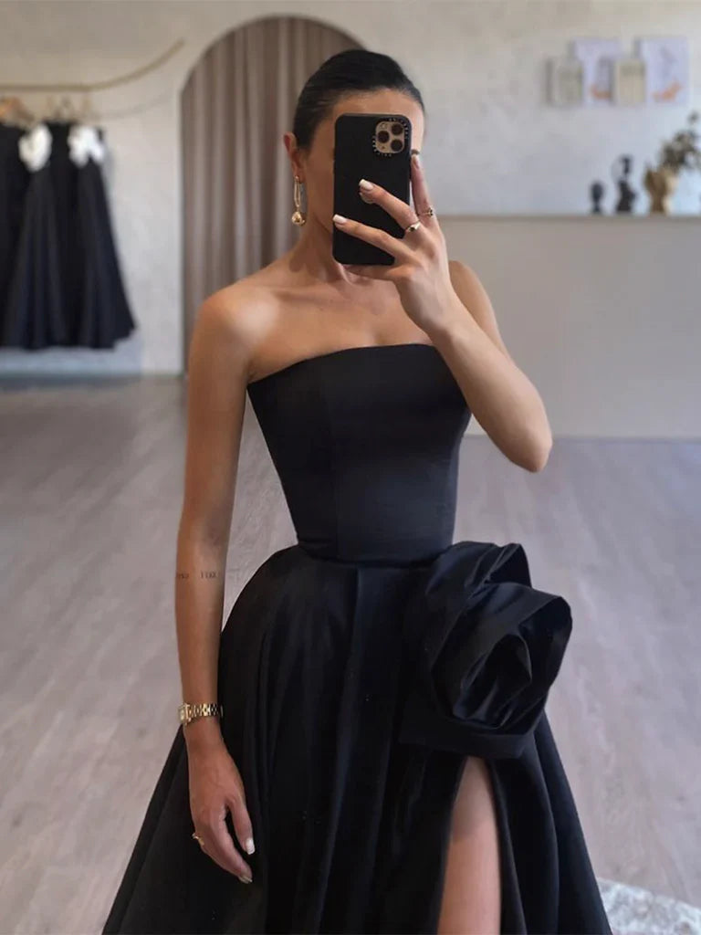 Schwarzes, trägerloses, langes A-Linien-Abendkleid aus Satin mit Schlitz