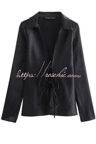 Edith – Lockere Bluse mit Leopardenmuster und Schnürung vorne 