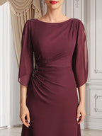 Etui-/Säulen-Chiffonkleid in Bodenlänge für die Mutter der Braut mit plissierter Perlenstickerei