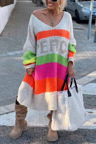 Vestido estilo suéter a media pierna con cuello en V y estampado de letras de Meridress