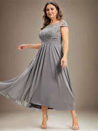 A-Linien-Kleid aus Chiffon mit asymmetrischem, plissiertem Spitzeneinsatz und Illusion-Ausschnitt für die Mutter der Braut 