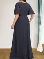 A-Linien-Kleid aus Chiffon in Bodenlänge für die Mutter der Braut mit kaskadenartigen Rüschen, Perlen und Pailletten