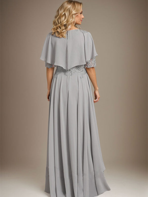 A-Linien-Kleid mit asymmetrischem Chiffon-Spitzenausschnitt und Perlenstickerei für die Mutter der Braut. 