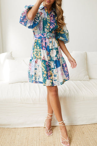 Vestidos bohemios florales con cinturón y cuello vuelto en forma de A 