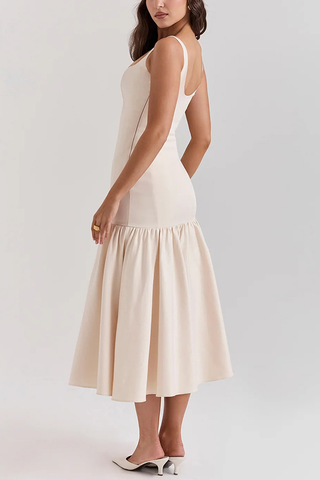 Vestido midi de cintura baja con tirantes anchos y escote cuadrado de silueta elegante 