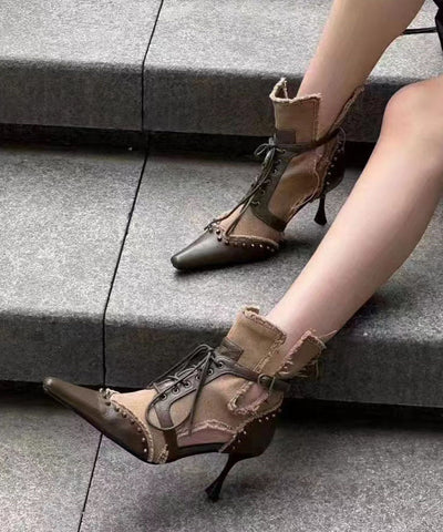 Botas elegantes de piel de vaca marrón oscuro con tacón alto y cordones 