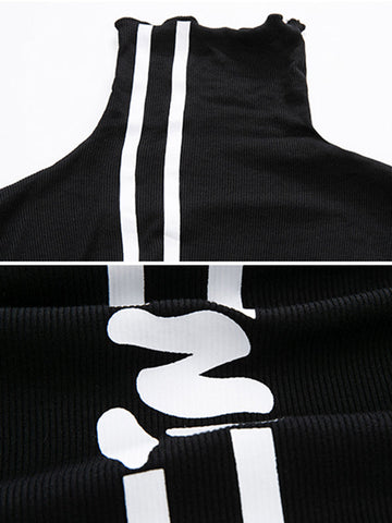 Camiseta negra estampada de cuello alto y manga larga 