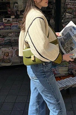 Langärmliger Baumwollmantel mit kontrastierenden Taschen und Knöpfen 