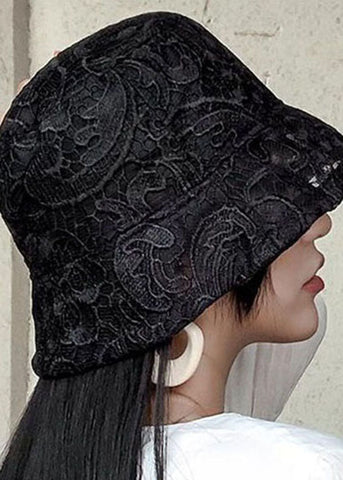 Modischer schwarzer Bucket Hat mit Blumenspitze und Hohlsaum 