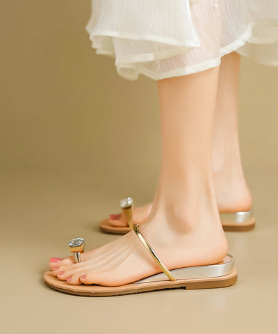 Vielseitige Slide-Sandalen mit flacher Zehenpartie und Wasserdiamanten in Silber 