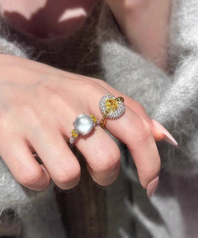 Anillos elegantes con forma de huevo de circonita dorada y cobre blanco 