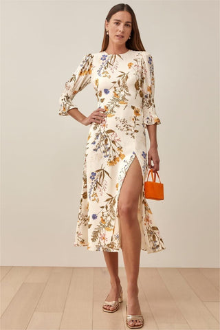 Vestido midi con abertura y manga corta con cuello redondo y estampado floral 