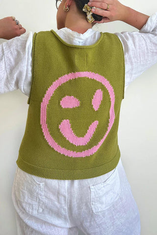 Camiseta sin mangas suelta y versátil con estampado único de cara feliz 