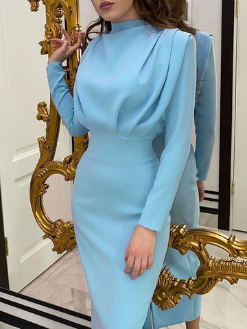 Vestidos midi de talle alto, mangas largas, plisados, color liso y cuello alto 