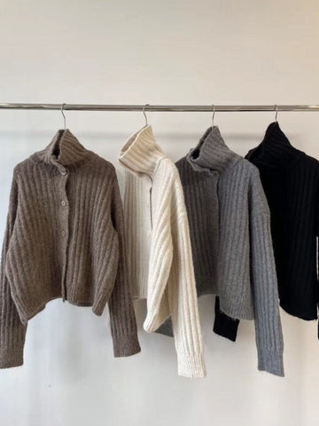 Pullover mit hohem Kragen 