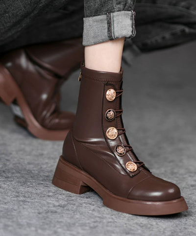 Braune, klobige Stiefel im europäischen und amerikanischen Stil 