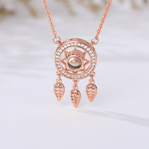 Collar atrapasueños con 100 idiomas del amor 