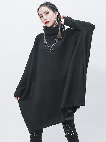 Schwarzes, kurzes Rollkragenpulloverkleid 