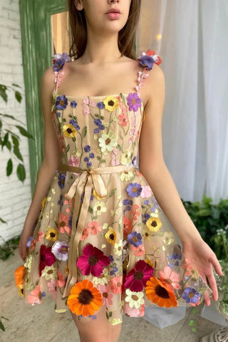 Minivestido de fiesta con apliques florales bordados como un hada 
